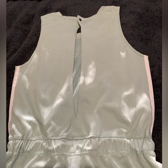 BNWOT Adidas women’s jumpsuit size 8 - Picture 3 of 6